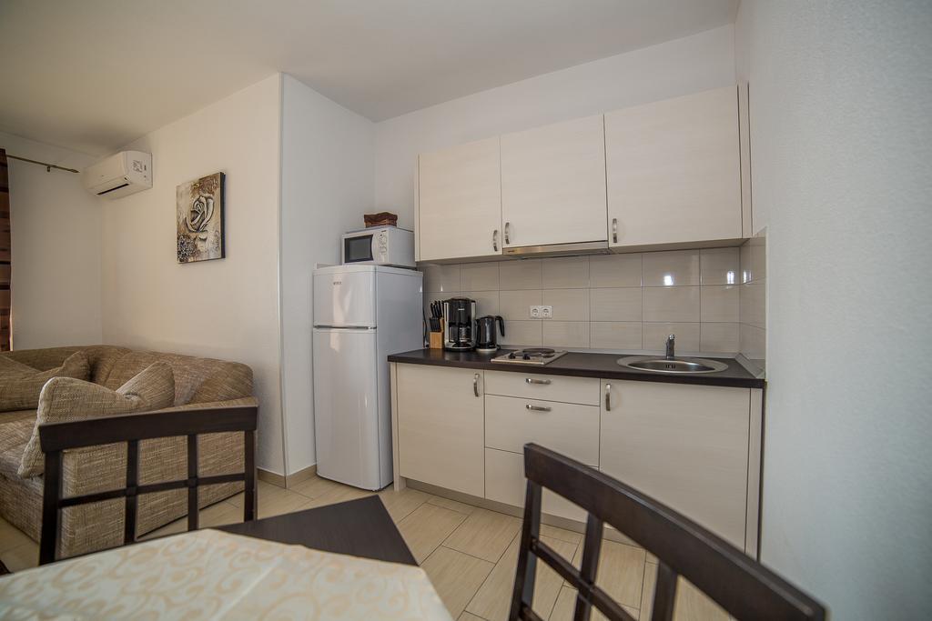 Apartments Kati โอมิช ภายนอก รูปภาพ